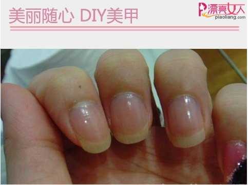  拼色DIY美甲 夏季更显轻快活力