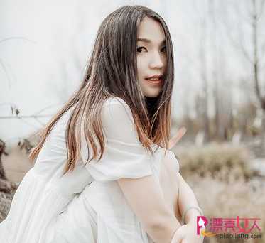  女生修饰梨形脸的长发发型 让你轻松变美丽